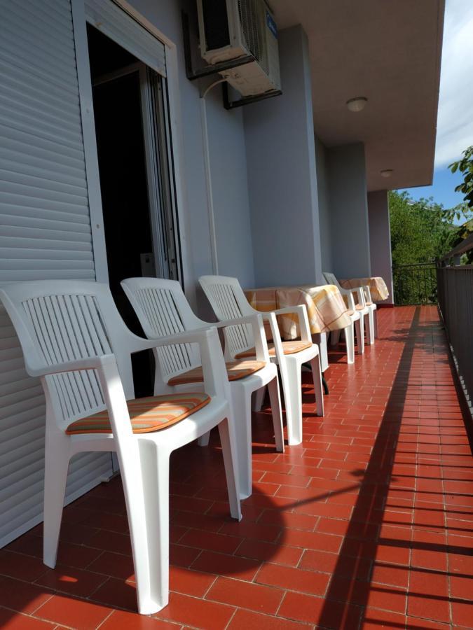 Big White Apartment Novi Vinodolski Exterior foto