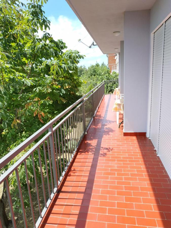 Big White Apartment Novi Vinodolski Exterior foto